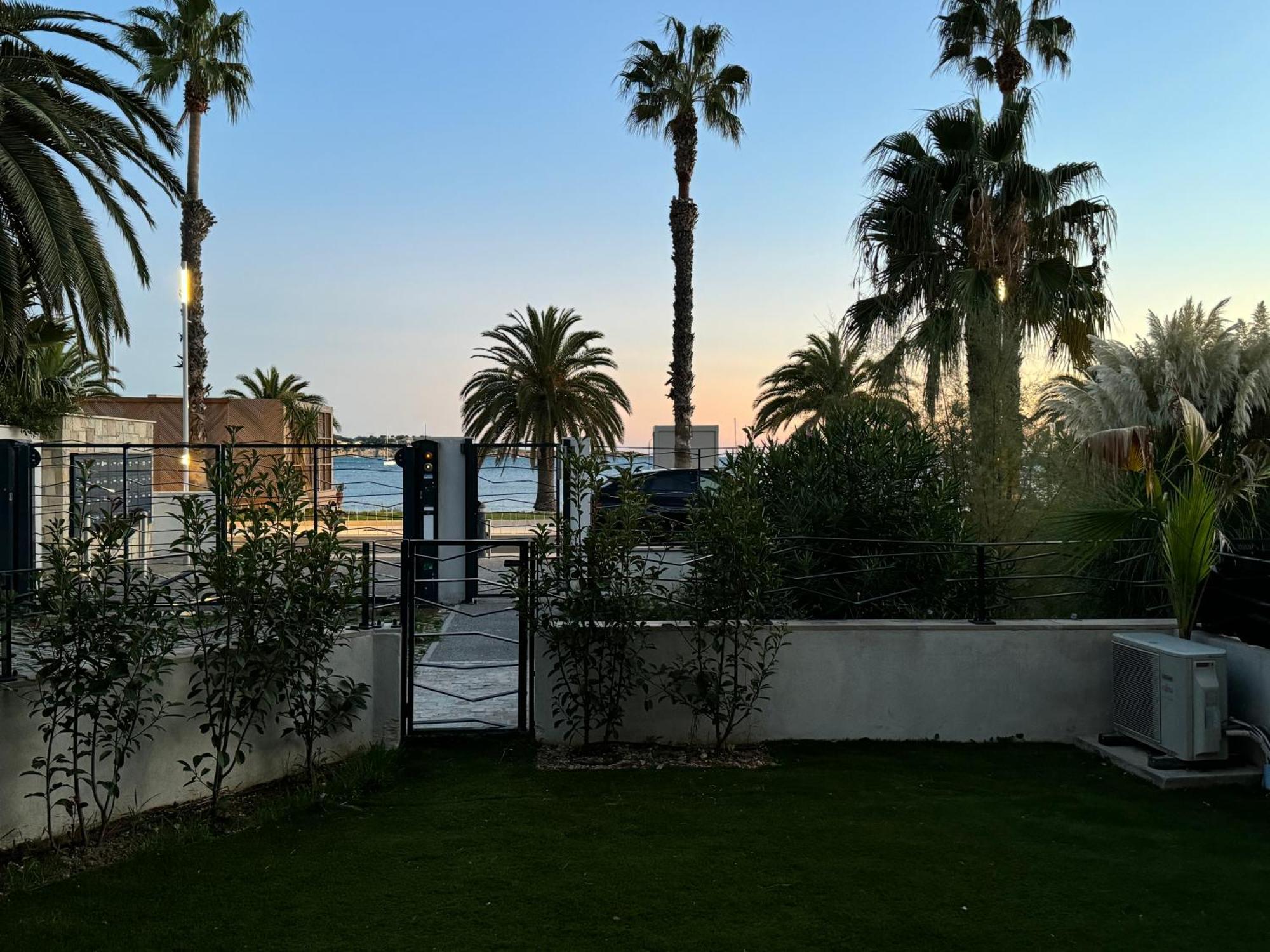 T3 Neuf Avec Terrasse Et Jardin Face A La Mer Bandol Exterior foto